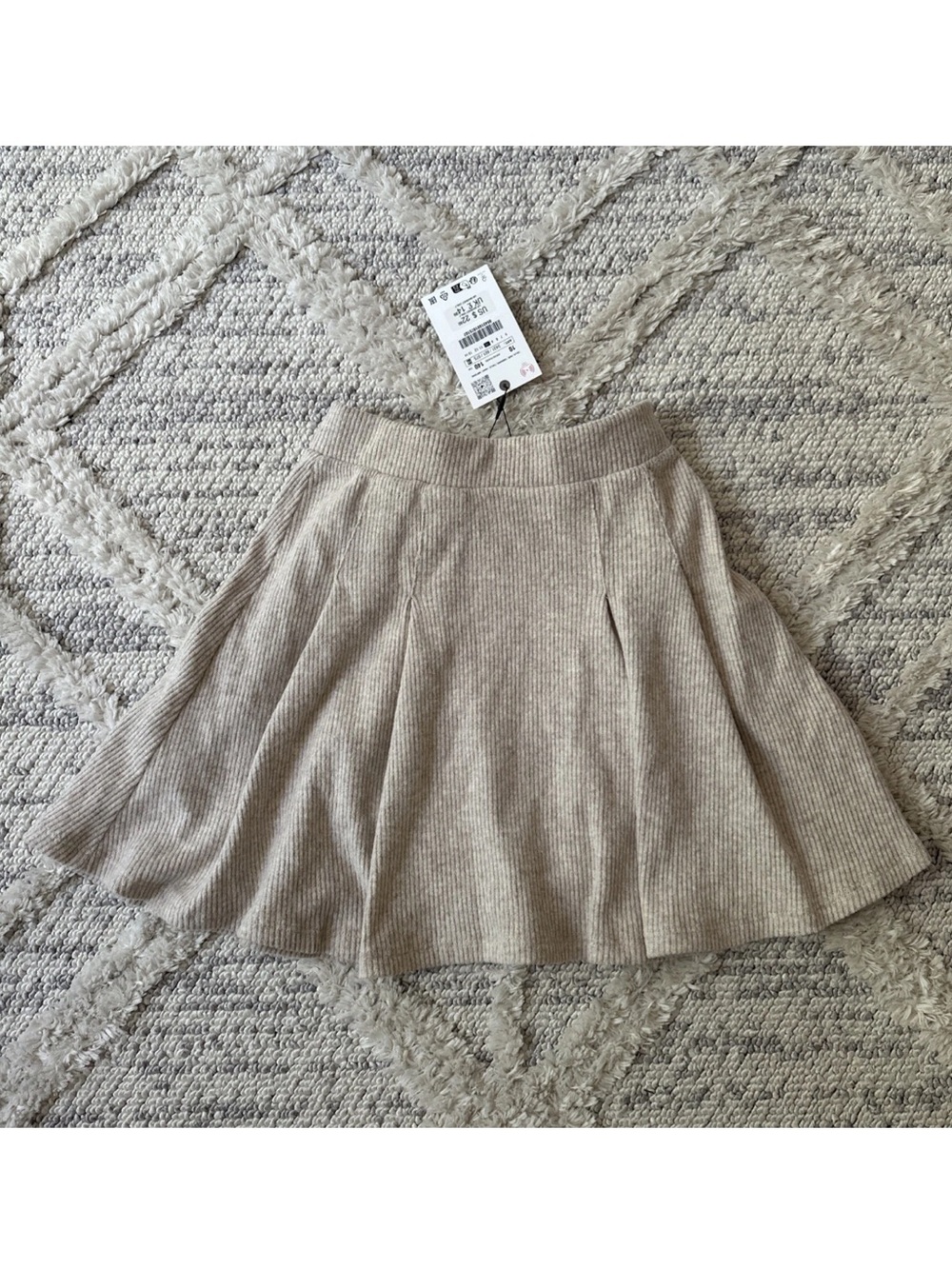 Zara girls pull on Ribbed Knit A-Line Skirt in Beige